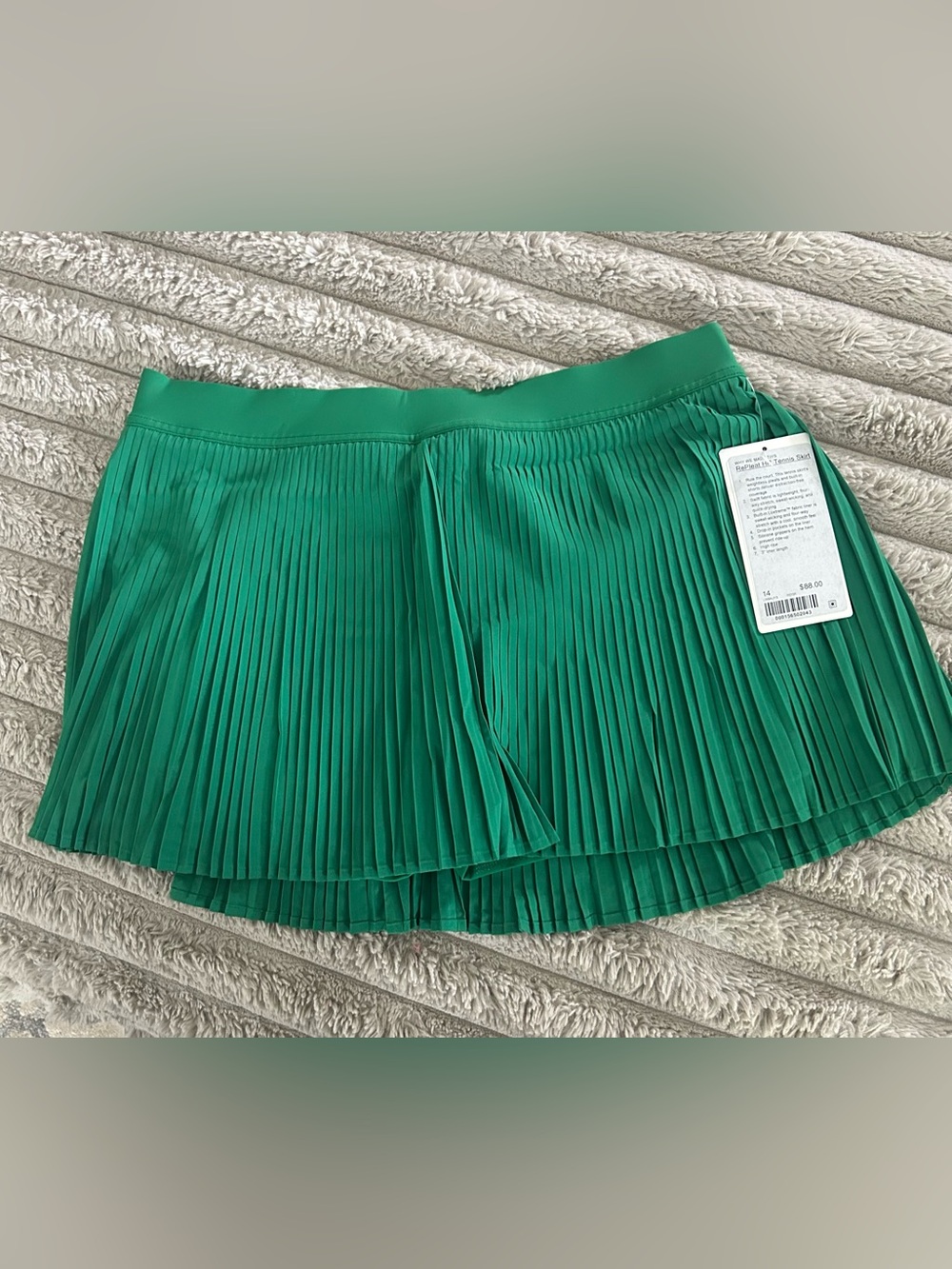 lululemon NWT RePleated Emerald Green  tennis skirt